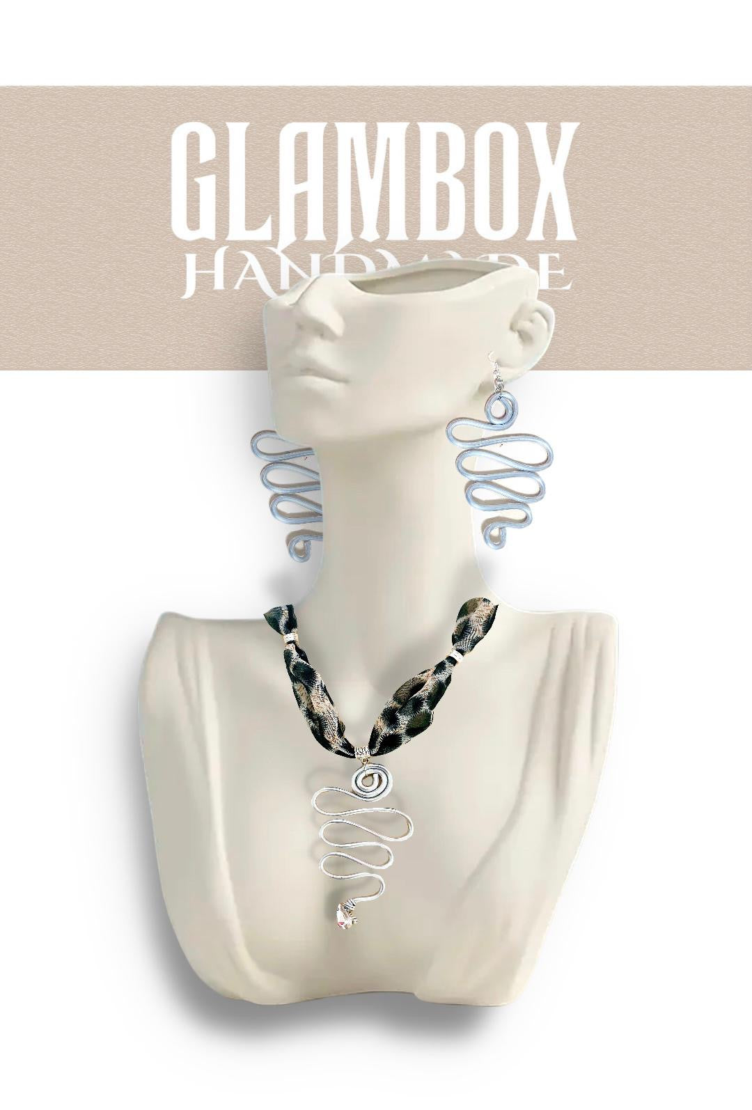 Colar de tecido Sagrada Serpente Glambox