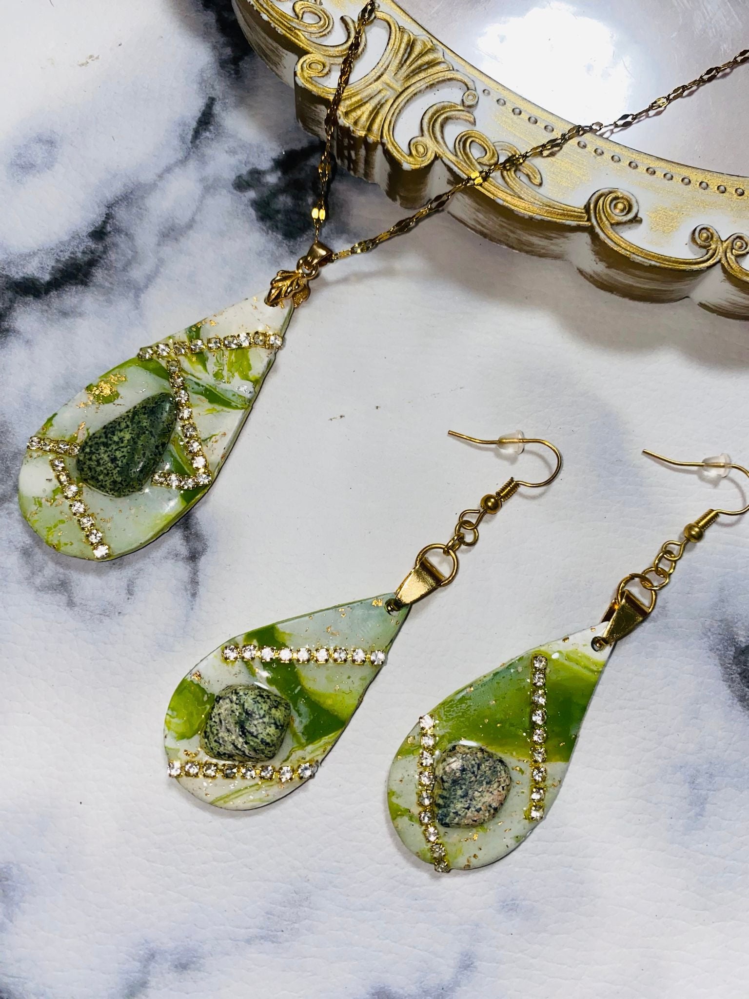 Brinco De Pedra Serpentinita Glambox