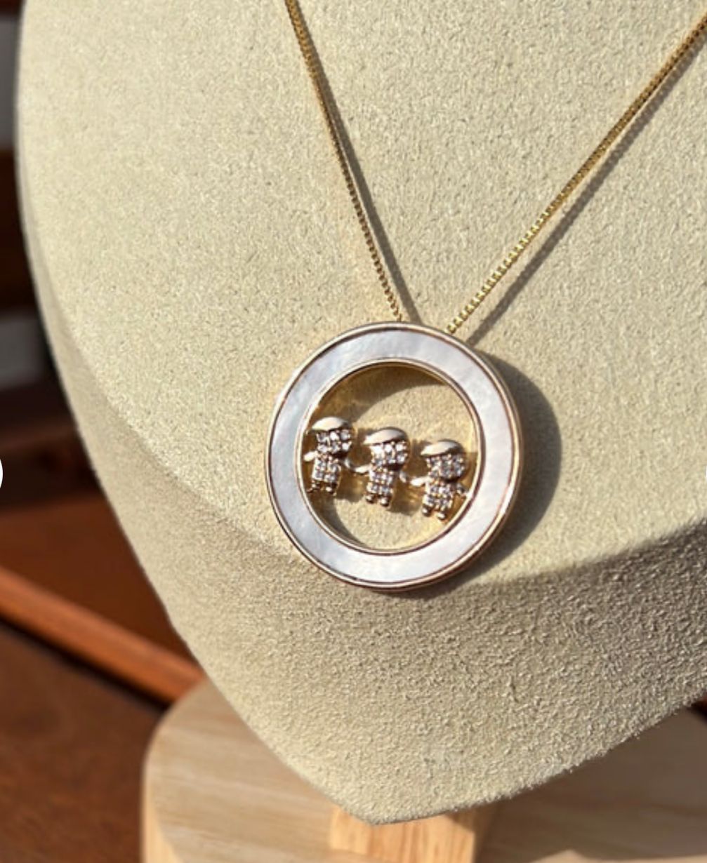 Colar Três Meninos Linda